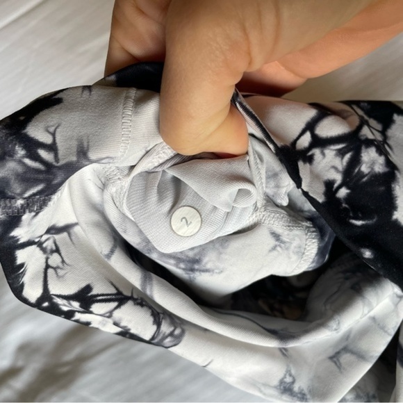 Lululemon Wunder Under Leggings 32” Dual Shibori White Grey Tie Dye Size 2 - Picture 8 of 8